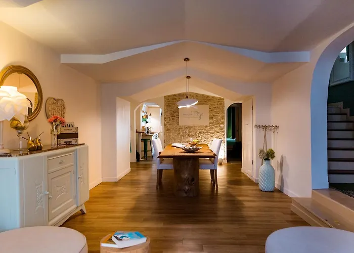 Maison Maje Hostel *